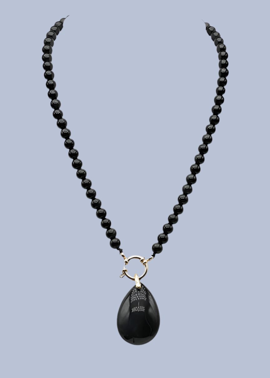 Collier perles Obsidienne céleste femme avec pendentif .               Bijou femme avec attache bouée doré