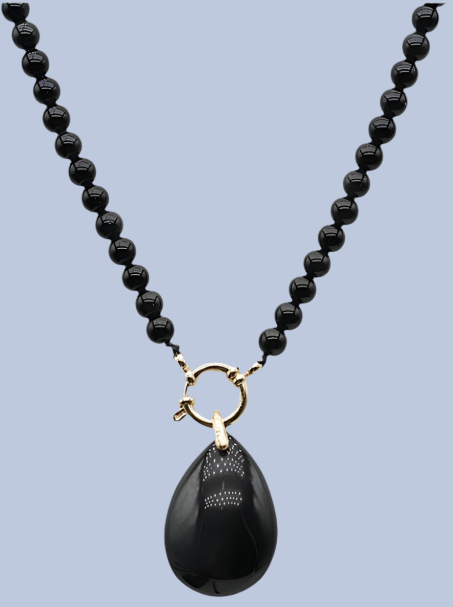 Collier perles Obsidienne céleste femme avec pendentif .               Bijou femme avec attache bouée doré