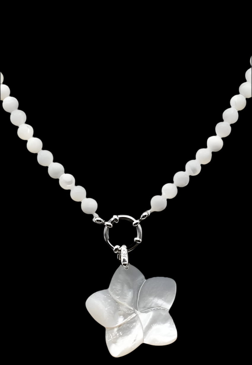 Collier perles de nacre et pendentif fleur de Monoï - Attache bouée acier  inoxydable